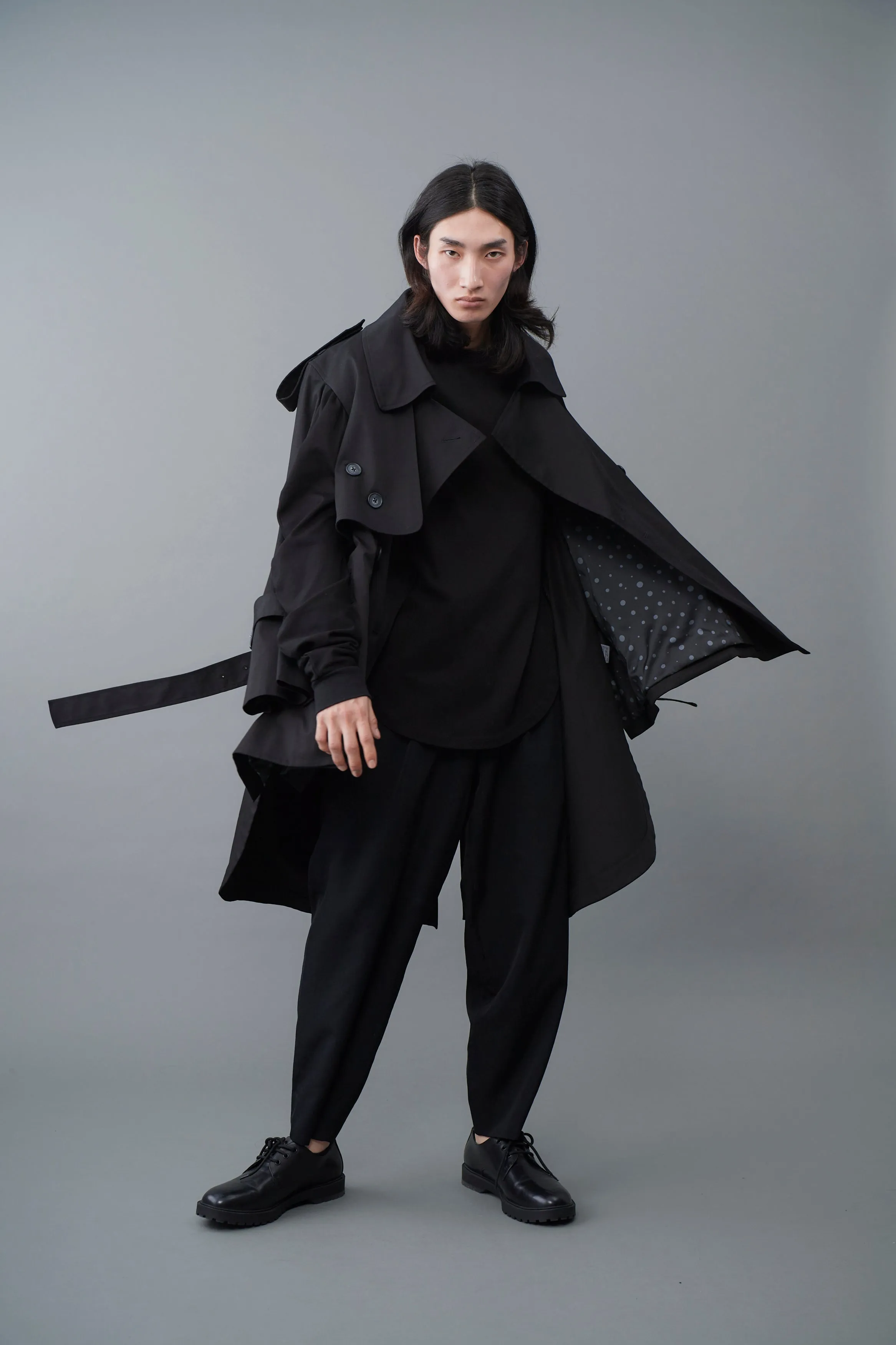 Random dot buttons Trench coat/BLK